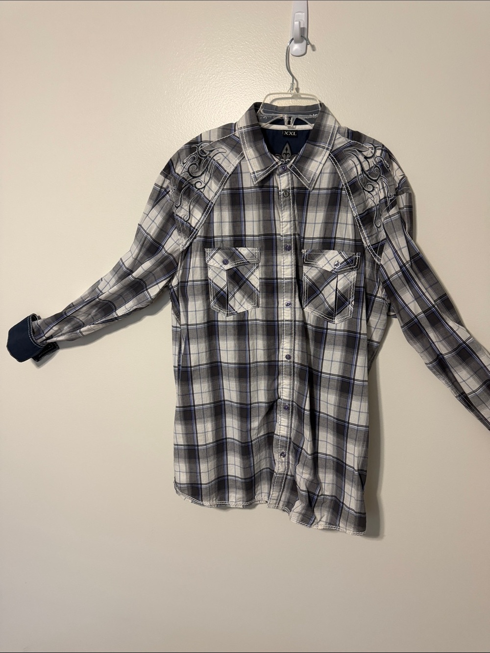 Roar Men's Plaid Button-Down Shirt in White and Navy